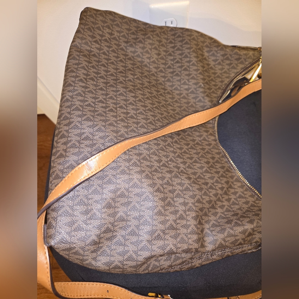 Michael Kors Purse - Picture 7 of 14